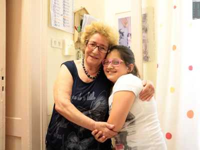 Maria Giuseppa in compagnia di una delle pronipoti 